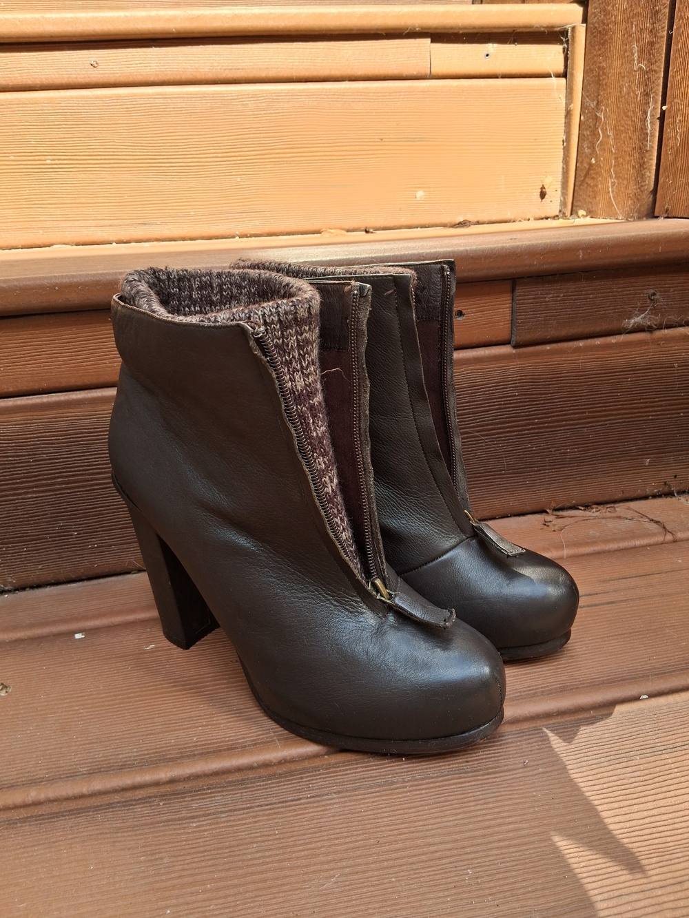 Dolce Vita Front-Zip Knit Collar Leather Ankle Boots – Size 8.5